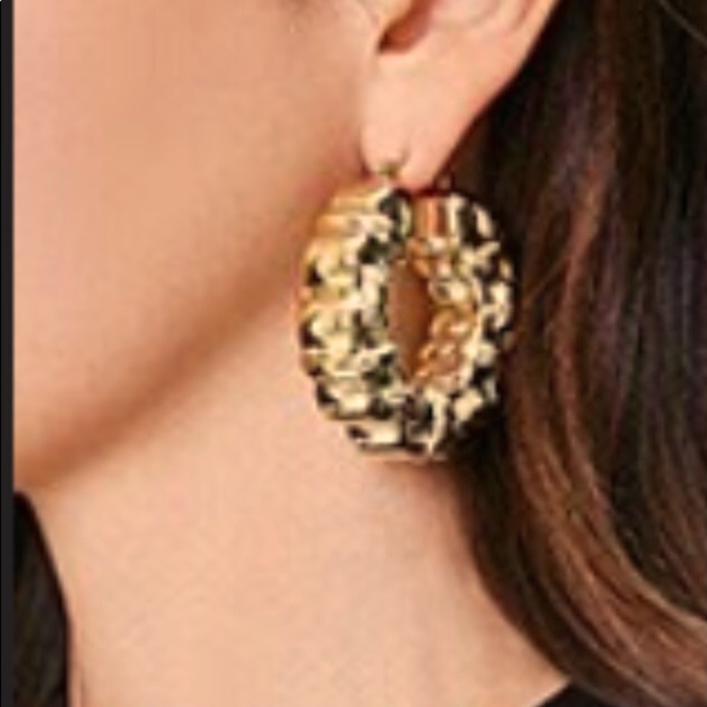 CHUNKY HOOP EARRINGS